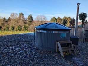 Outdoor spa tub - Large home for 10 with nordic bath and games near the Vosges (Fremifontaine)