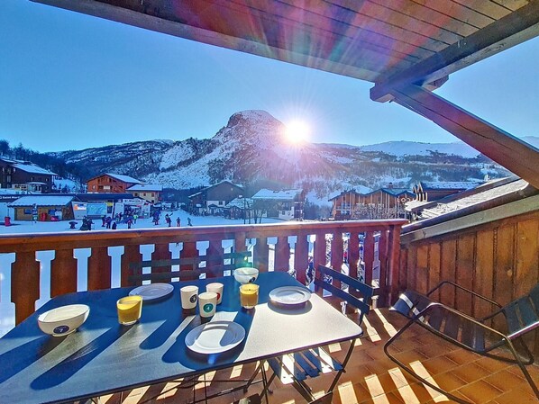 تناول الطعام بالخارج