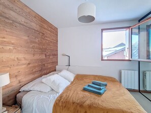 2 bedrooms - 3-room apt with mezzanine, balcony, ski-in ski-out (Saint-Martin-de-Belleville)