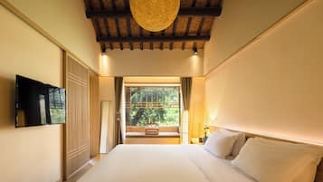 Superior Suite, Balcony, Mountain View | Free WiFi, bed sheets