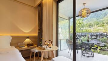 Comfort Twin Room, Balcony, Hill View | Free WiFi, bed sheets