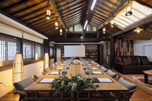 Meeting facility