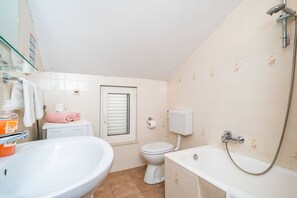 Hair dryer - Apartments Isabora - Premium Two-Bedroom Apartment with Terrace and Sea View (Dubrovnik)