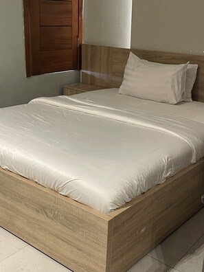 1 bedroom, iron/ironing board, WiFi, bed sheets - Charming studio apartment in Lekki with AC, WiFi, Swimming Pool , fitness room (Lekki)