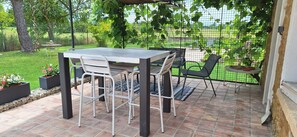 Outdoor dining - Complex in a large Mas Provençal in the countryside with private pool  (Monteux)