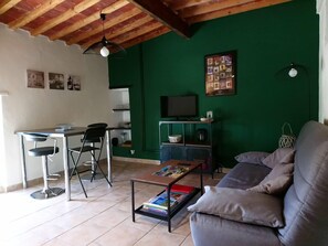 Smart TV, table football, books - Complex in a large Mas Provençal in the countryside with private pool  (Monteux)