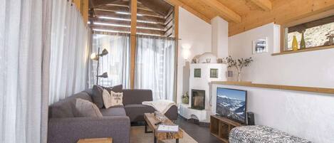 Télévision, cheminée