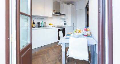 MILAN HISTORICAL CENTER DESIGN APARTMENT