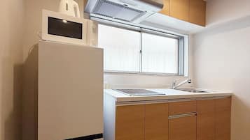 Fridge, microwave, stovetop, electric kettle