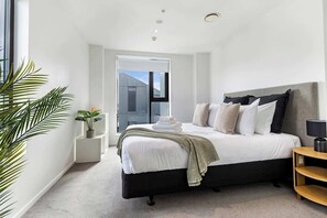 2 dormitorios, escritorio, tabla de planchar con plancha y wifi