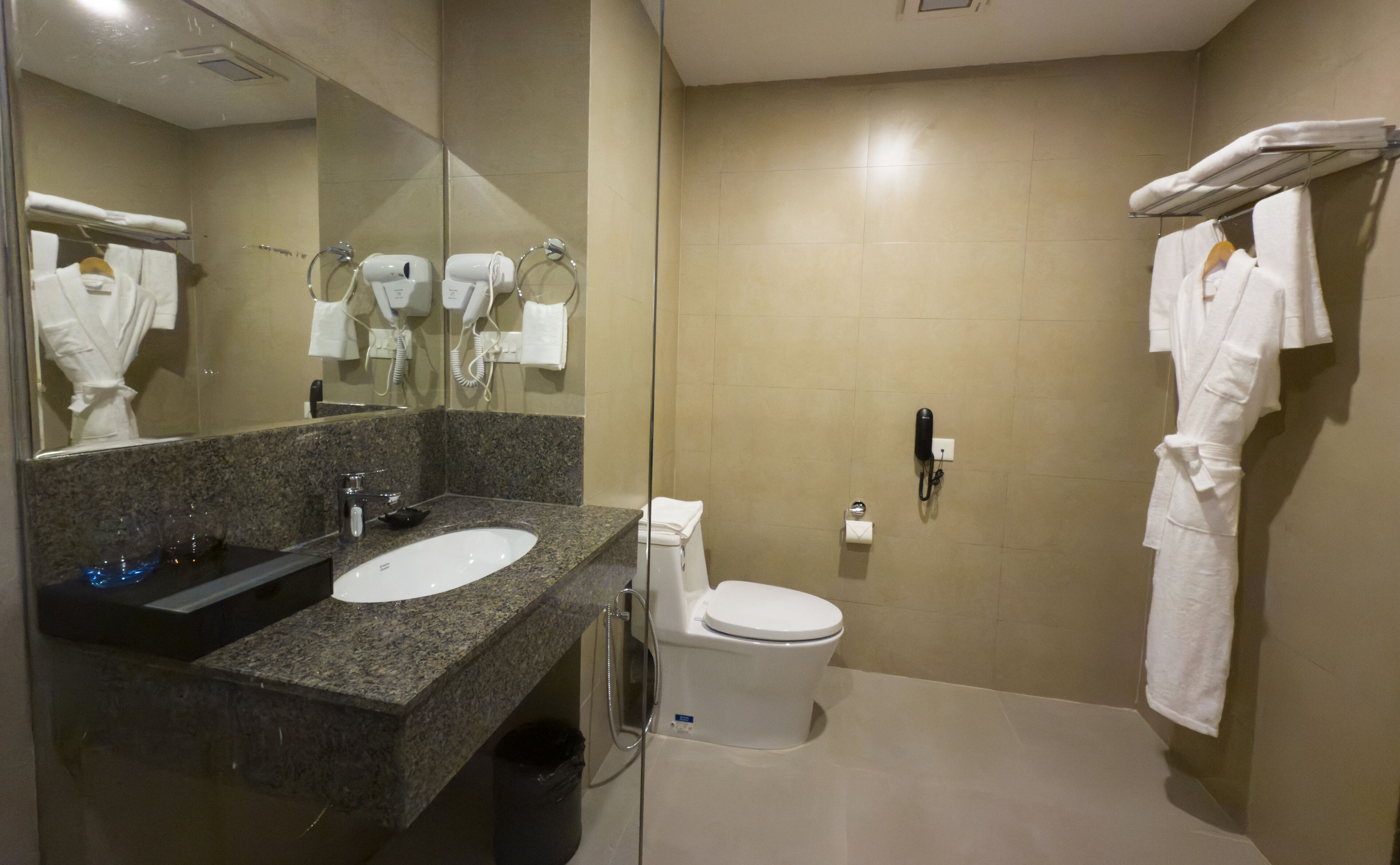 Deluxe Twin Room, 2 Twin Beds, Balcony, City View | Bathroom | Free toiletries, hair dryer, bathrobes, slippers