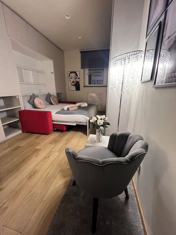 1 slaapkamer, een strijkplank/strijkijzer, wifi, beddengoed