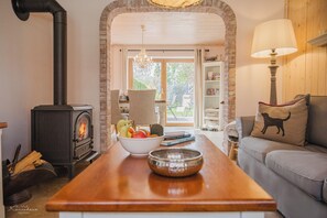 Fernseher, DVD-Player, Stereoanlage