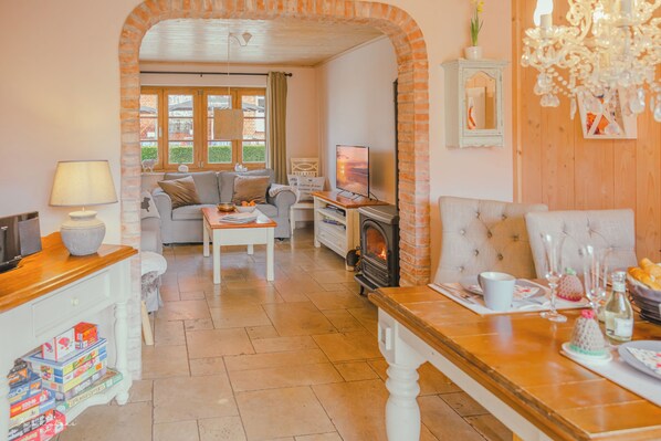 Fernseher, DVD-Player, Stereoanlage