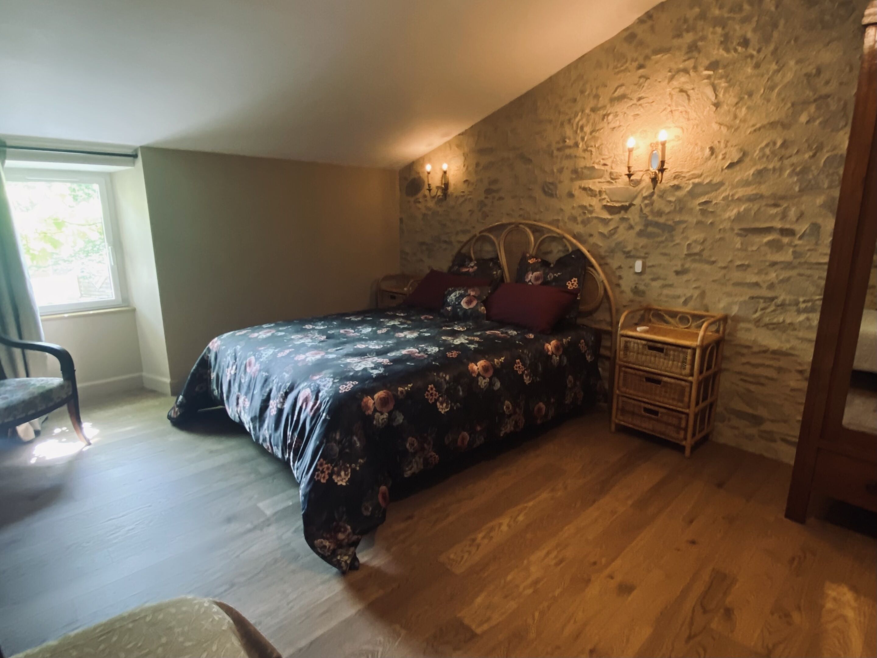 2 bedrooms, desk, iron/ironing board, travel cot