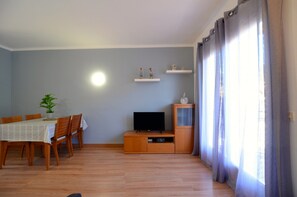 Apartment | Dining - Apartment Estartit Near Costa Brava Beaches (Torroella de Montgrí)