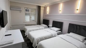 Basic Double Room, City View | Meja, ruang kerja komputer riba, langsir/tirai gelap terus