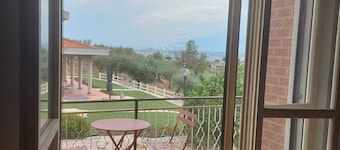 Cosy 2 BR in Abruzzo with spectacular 360 degree views, AC, 25 min to Adriatic