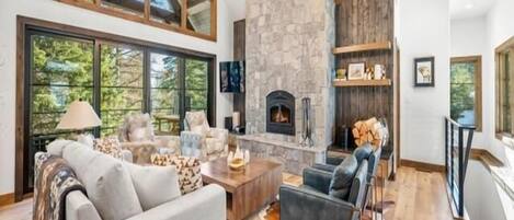 Télévision, cheminée