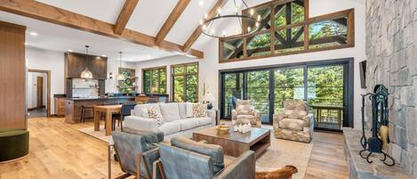 Télévision, cheminée