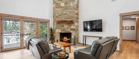 Télévision, cheminée