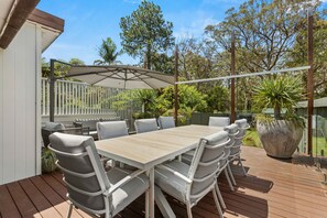 Outdoor dining - SeaSalt72 - Escape to tranquil beauty and visit for your next relaxing holidays. (Old Erowal Bay)