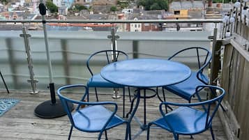 House | Outdoor dining