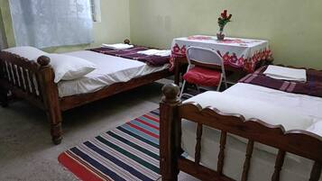 3 habitaciones y ropa de cama