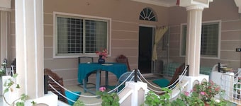 Delightful 3-bedroom house in Ponnampet ,Kodagu with beautiful nature around.