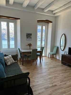 Flat-screen TV - Emy House Charming Apt Stunning Views /Balcony/AC (Carate Urio)