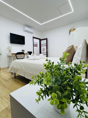 2 bedrooms, iron/ironing board, WiFi, bed sheets - Roman luxury location, St. Peter's  (Roma)