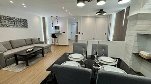 Living area - Entire accommodation: apartment in Zaragoza, Spain /El Pilar 3 minutes away  (Zaragoza)