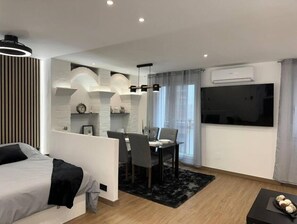 1 bedroom, bed sheets - Entire accommodation: apartment in Zaragoza, Spain /El Pilar 3 minutes away  (Zaragoza)
