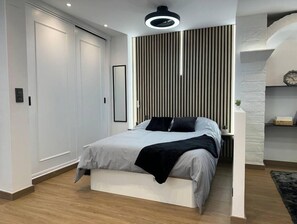 1 bedroom, bed sheets - Entire accommodation: apartment in Zaragoza, Spain /El Pilar 3 minutes away  (Zaragoza)