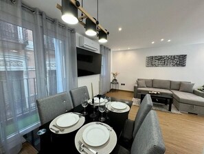 Dining - Entire accommodation: apartment in Zaragoza, Spain /El Pilar 3 minutes away  (Zaragoza)