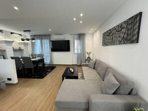 Living area - Entire accommodation: apartment in Zaragoza, Spain /El Pilar 3 minutes away  (Zaragoza)
