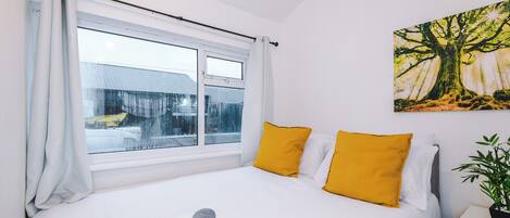 5 chambres, fer et planche à repasser, Wi-Fi, draps fournis