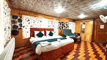 Desk, free WiFi, bed sheets