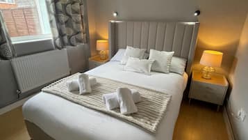 Apartemen | 3 kamar tidur, setrika/meja setrika, Wi-Fi gratis, dan seprai linen