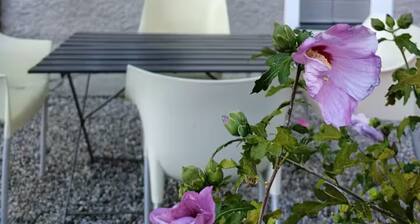 Traditional Piazza Home/Balcony/ Private Garden