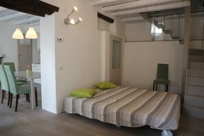 2 habitaciones, tabla de planchar con plancha, wifi y ropa de cama 