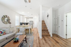 Smart TV - Under the Sun- Dog Friendly- Carriage House (Seagrove Beach)