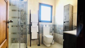Apartment, 2 Bedrooms, Terrace, Garden View | Bathroom