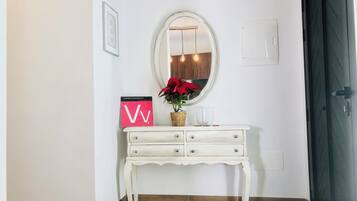 Apartment, 2 Bedrooms, Terrace, Garden View | Interior