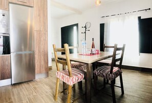 Leilighet, 2 soverom, terrasse, hageutsikt | Innvendig