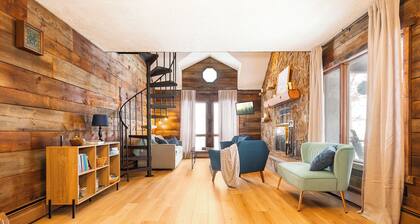 Dog Friendly Cabin in the Woods, Hot Tub & Firepit