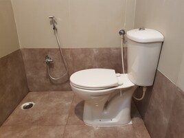 Ducha, jabón, champú y papel higiénico