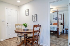 2 slaapkamers, een strijkplank/strijkijzer, wifi, beddengoed