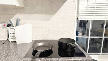 House | Private kitchen | Fridge, microwave, oven, stovetop