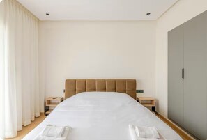3 chambres, fer et planche à repasser, Wi-Fi, draps fournis